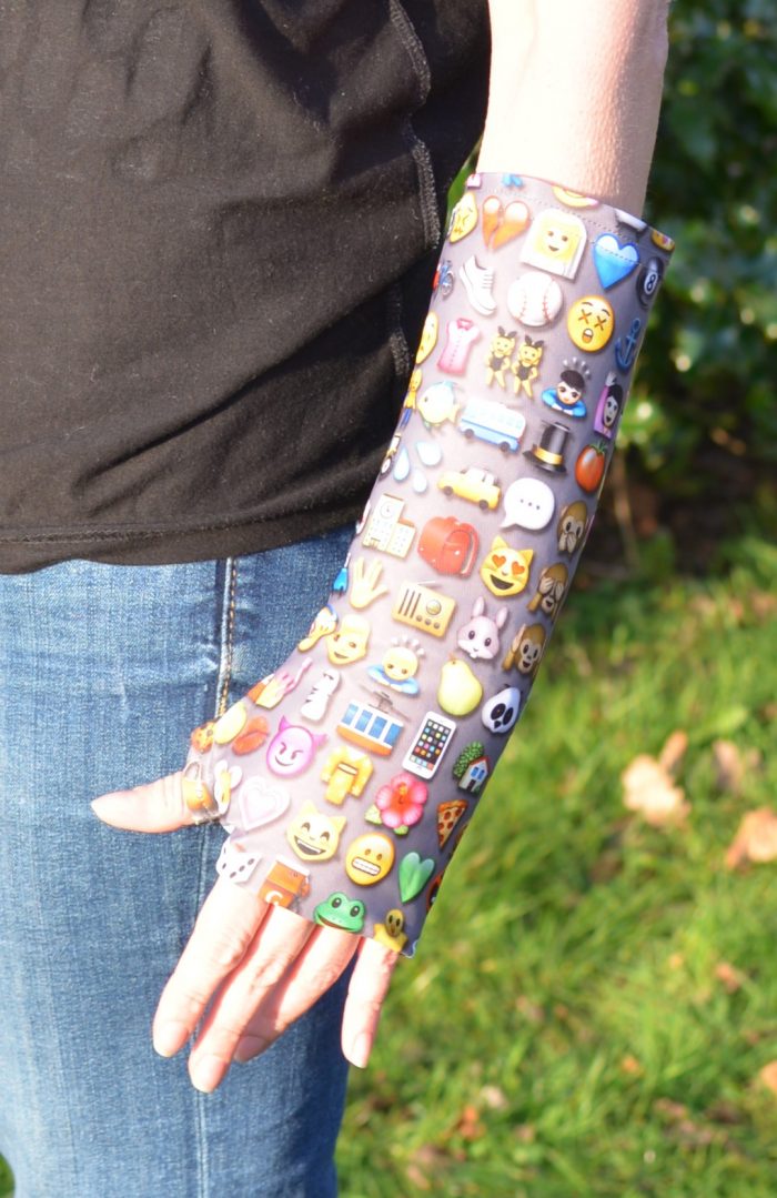 Cast cover - Grey Emoji - Image 2