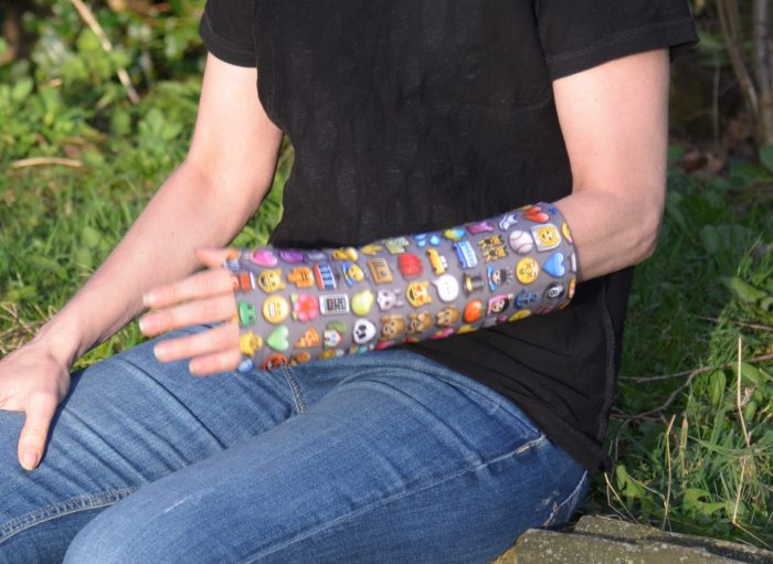 Cast cover - Grey Emoji - Image 5
