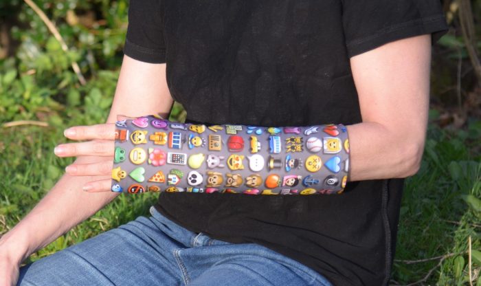 Cast cover - Grey Emoji - Image 3