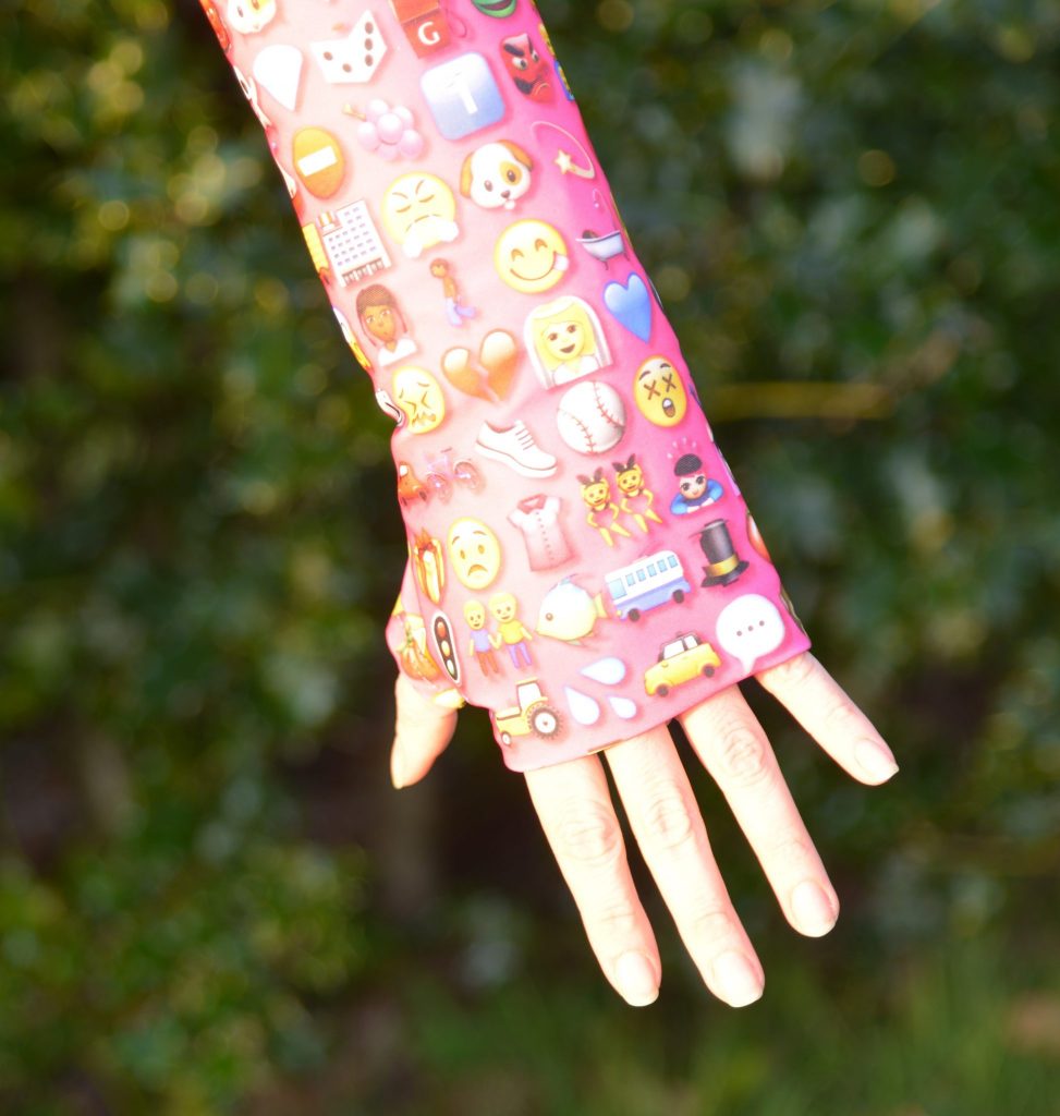 Cast cover pink emoji Supersleeves cast covers